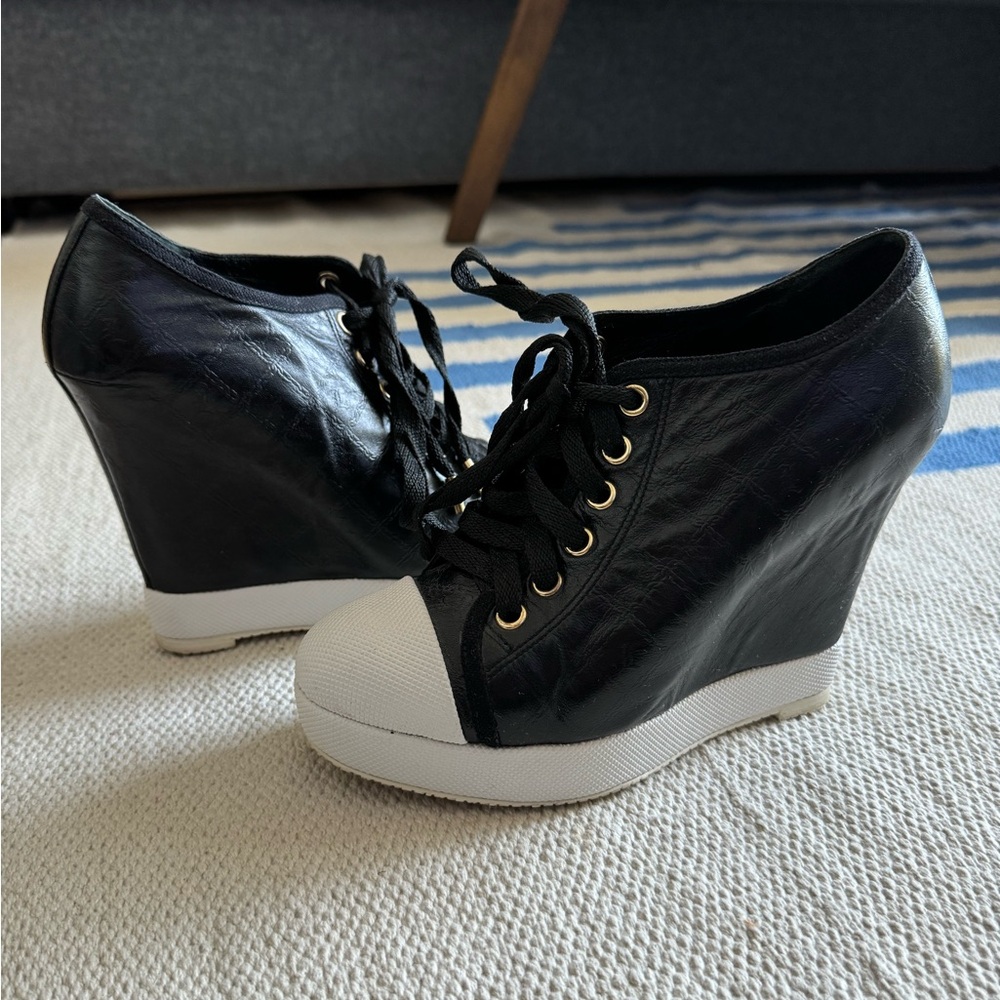 L.A.M.B. embossed logo wedge sneakers